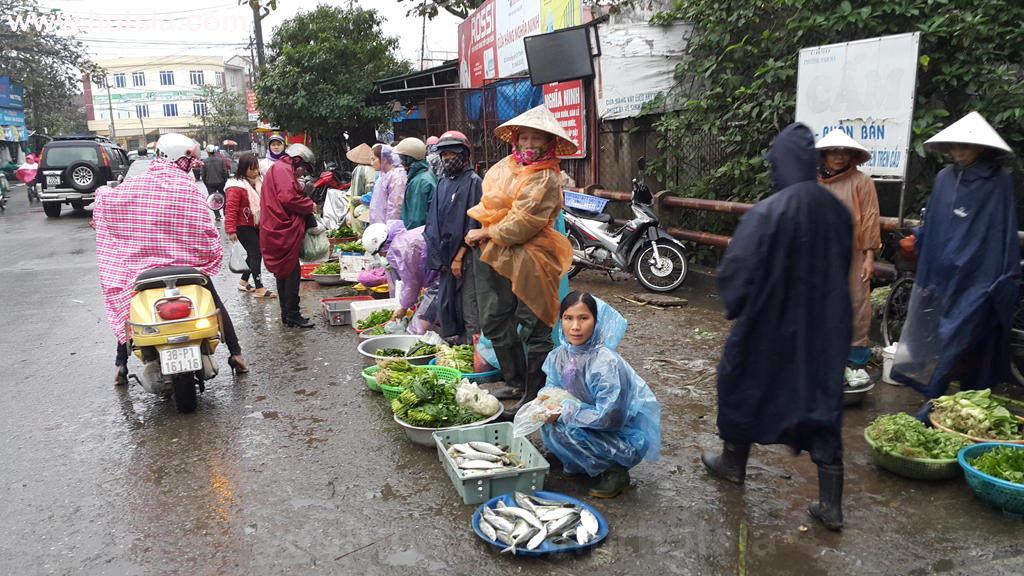จังหวัดห่าติ่ญ ตลาดเช้า ตลาดเย็น จังหวัดห่าติ่ญ