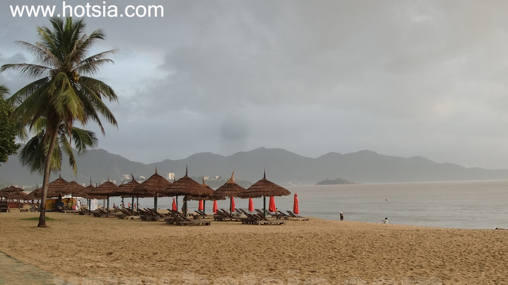 เที่ยวเวียดนามด้วยตัวเอง จังหวัดแทงหวา ทะเลญาจาง (Nha Trang sea beach)