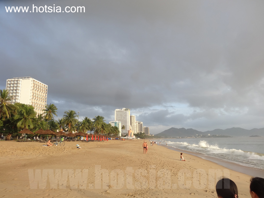 เที่ยวเวียดนามด้วยตัวเอง จังหวัดแทงหวา ทะเลญาจาง (Nha Trang sea beach)