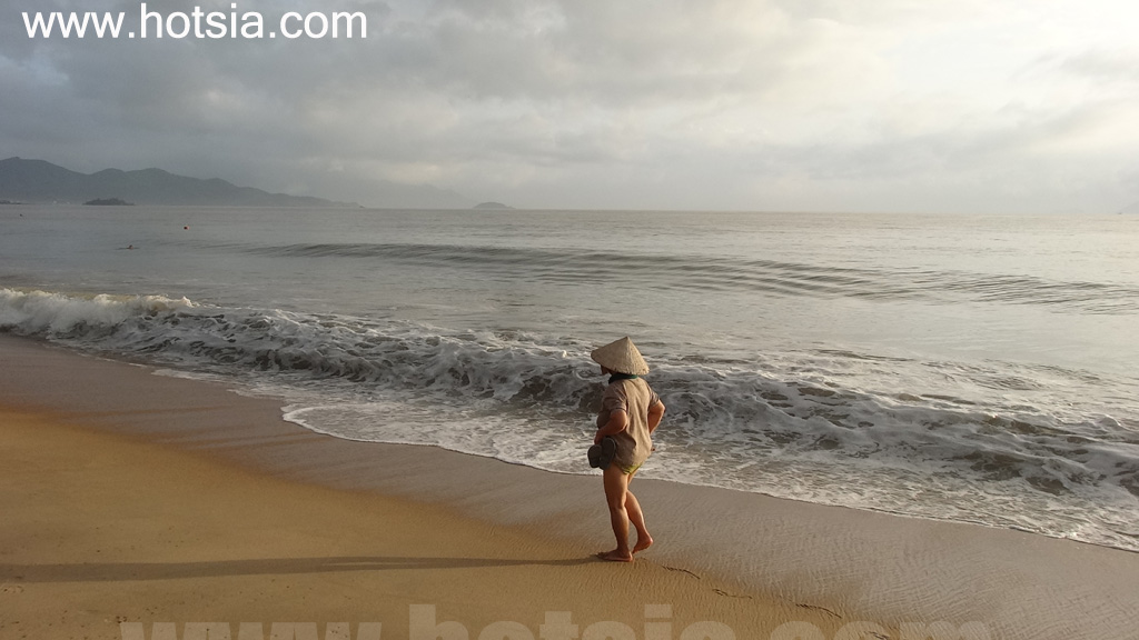 เที่ยวเวียดนามด้วยตัวเอง จังหวัดแทงหวา ทะเลญาจาง (Nha Trang sea beach)