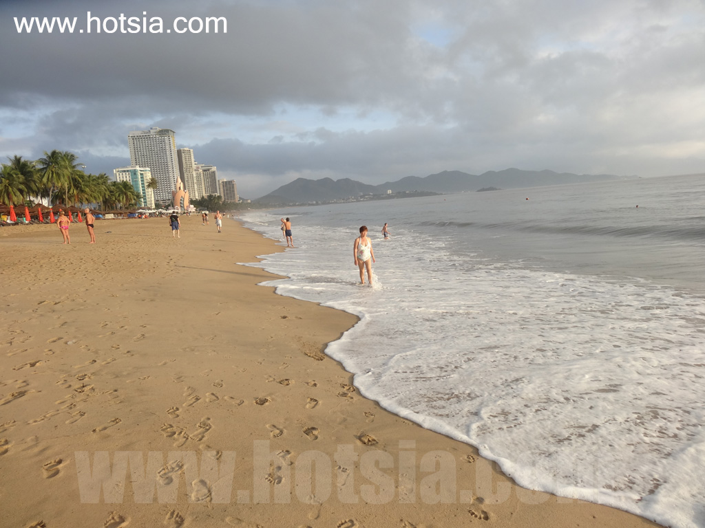 เที่ยวเวียดนามด้วยตัวเอง จังหวัดแทงหวา ทะเลญาจาง (Nha Trang sea beach)