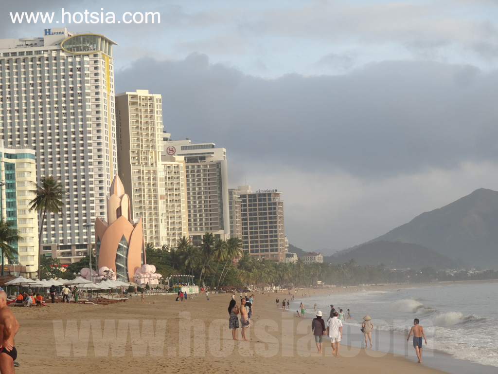 เที่ยวเวียดนามด้วยตัวเอง จังหวัดแทงหวา ทะเลญาจาง (Nha Trang sea beach)