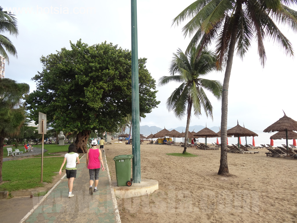 เที่ยวเวียดนามด้วยตัวเอง จังหวัดแทงหวา ทะเลญาจาง (Nha Trang sea beach)