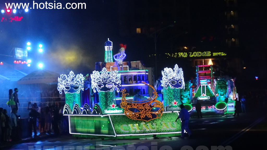 เที่ยวเวียดนามด้วยตัวเอง จังหวัดแทงหวา ถนนคนเดินญาจาง (Nha Trang walking street)