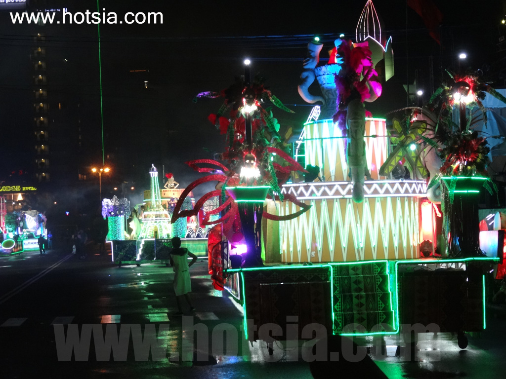 เที่ยวเวียดนามด้วยตัวเอง จังหวัดแทงหวา ถนนคนเดินญาจาง (Nha Trang walking street)