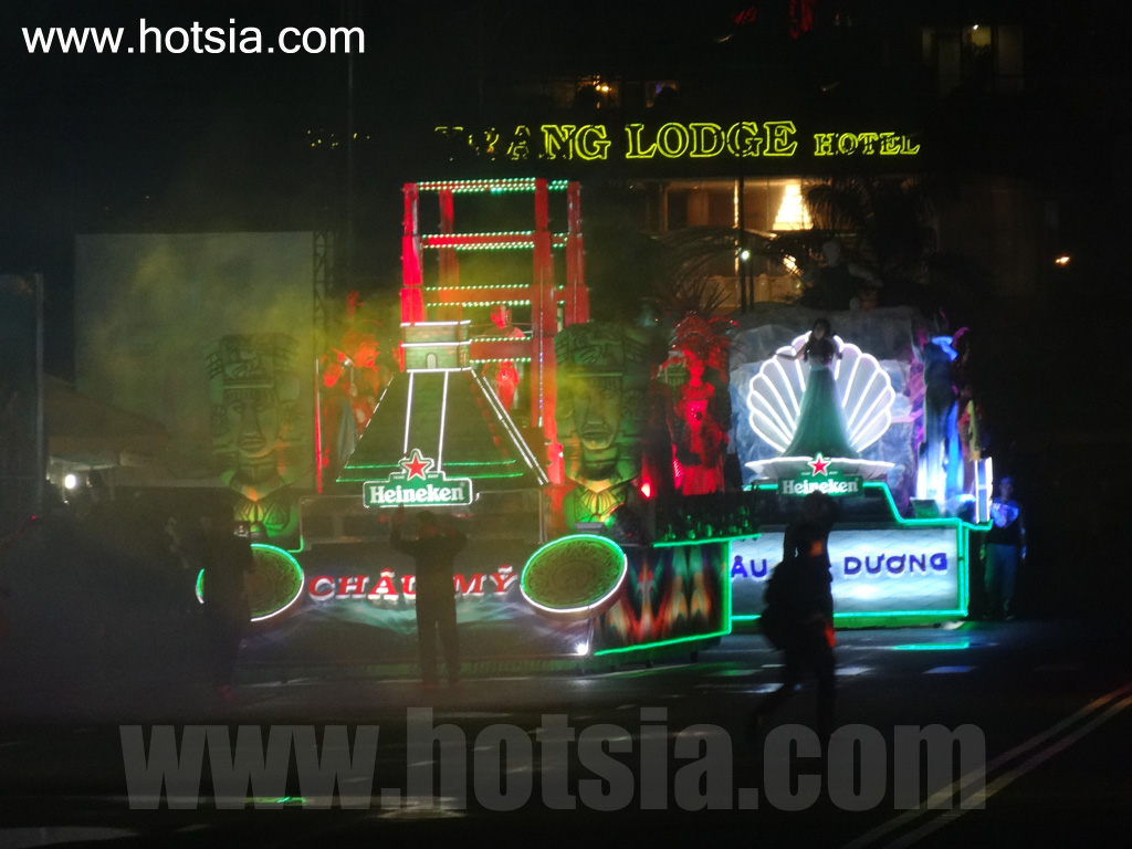 เที่ยวเวียดนามด้วยตัวเอง จังหวัดแทงหวา ถนนคนเดินญาจาง (Nha Trang walking street)