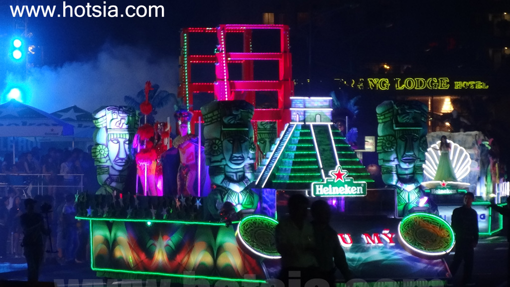 เที่ยวเวียดนามด้วยตัวเอง จังหวัดแทงหวา ถนนคนเดินญาจาง (Nha Trang walking street)