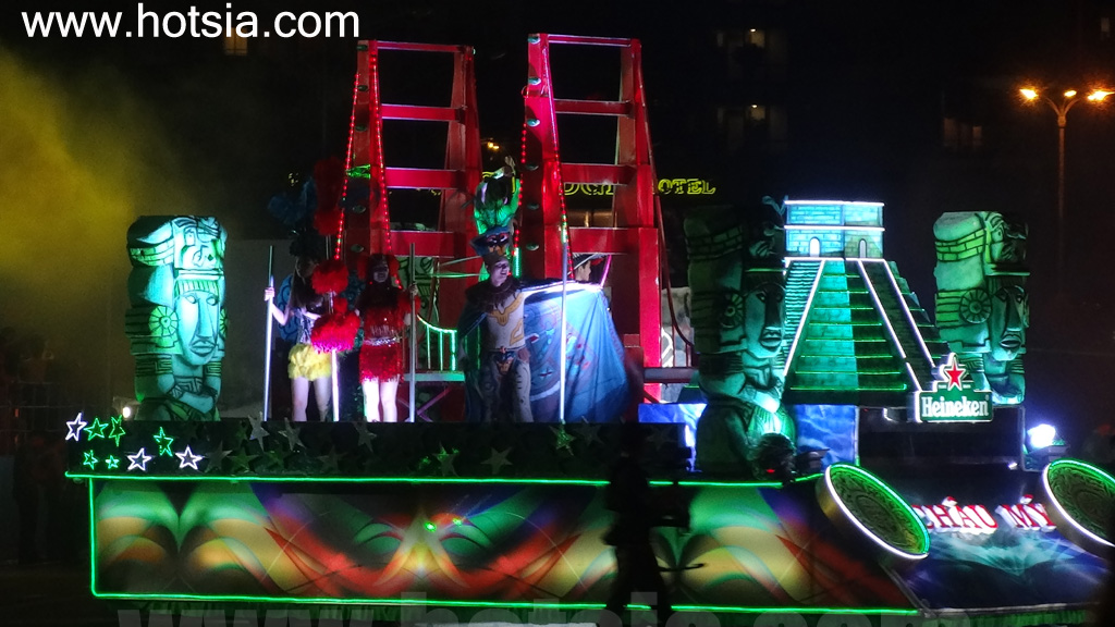 เที่ยวเวียดนามด้วยตัวเอง จังหวัดแทงหวา ถนนคนเดินญาจาง (Nha Trang walking street)