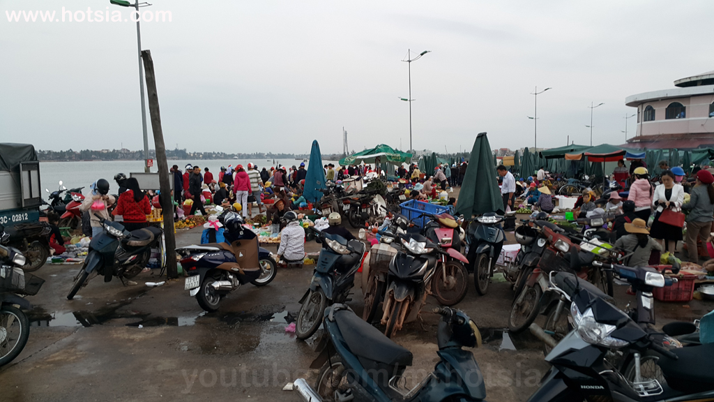 จังหวัดกว๋างบิ่ญ ตลาดเย็นเมืองด่งเฮ้ย จังหวัดกว๋างบิ่ญ