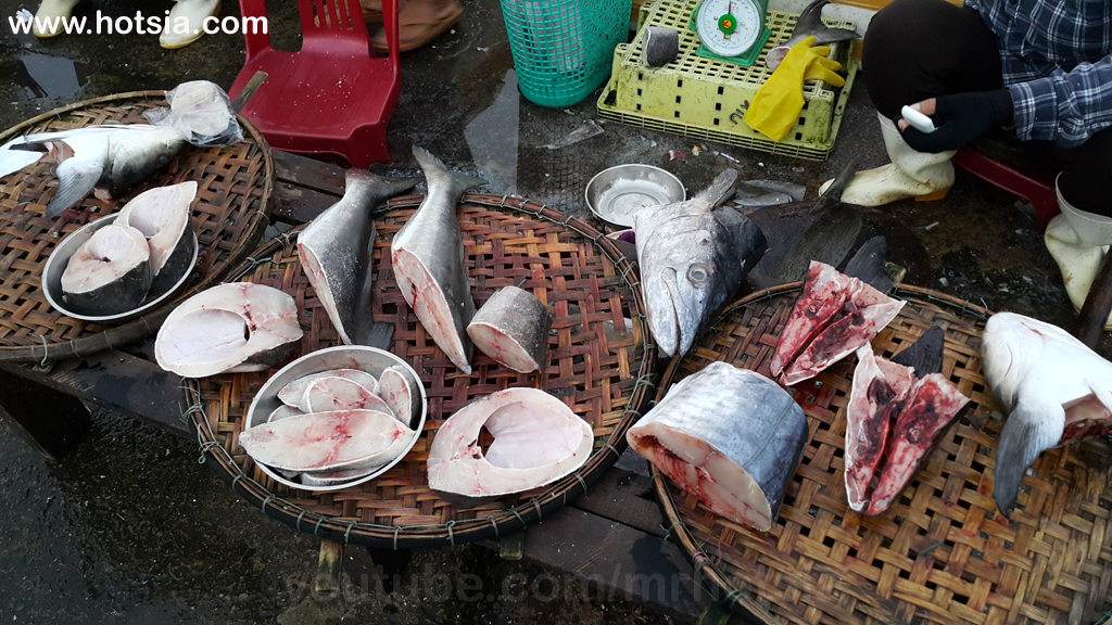 จังหวัดกว๋างบิ่ญ ตลาดเย็นเมืองด่งเฮ้ย จังหวัดกว๋างบิ่ญ
