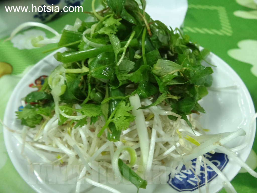 เที่ยวจังหวัดกวั๋งนาม ข้าวหน้าไก่ร้านดังในตัมกี่ จังหวัดกวั๋งนาม