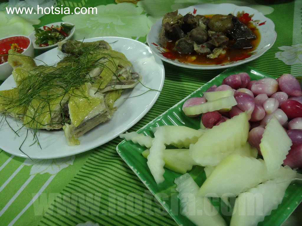 เที่ยวจังหวัดกวั๋งนาม ข้าวหน้าไก่ร้านดังในตัมกี่ จังหวัดกวั๋งนาม