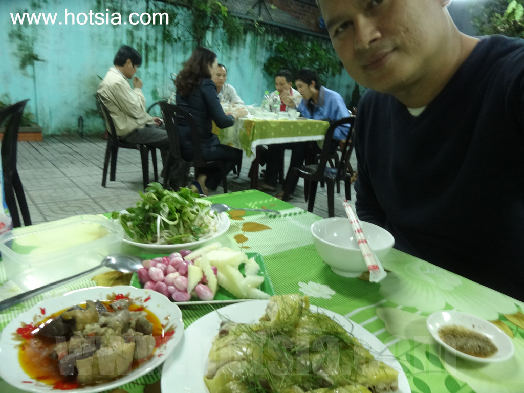 เที่ยวจังหวัดกวั๋งนาม ข้าวหน้าไก่ร้านดังในตัมกี่ จังหวัดกวั๋งนาม