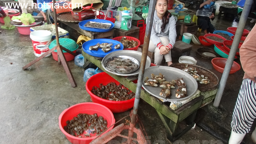เที่ยวจังหวัดกวั๋งนาม ตลาดเช้าตัมกี่