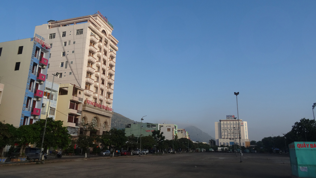 เมืองกวีเญิน(quy nhon) จังหวัดบิ่ญดิ่ญ(binh dinh) แนะนำโรงแรมในเมืองกวีเญิน(quy nhon) จังหวัดบิ่ญดิ่ญ(binh dinh)