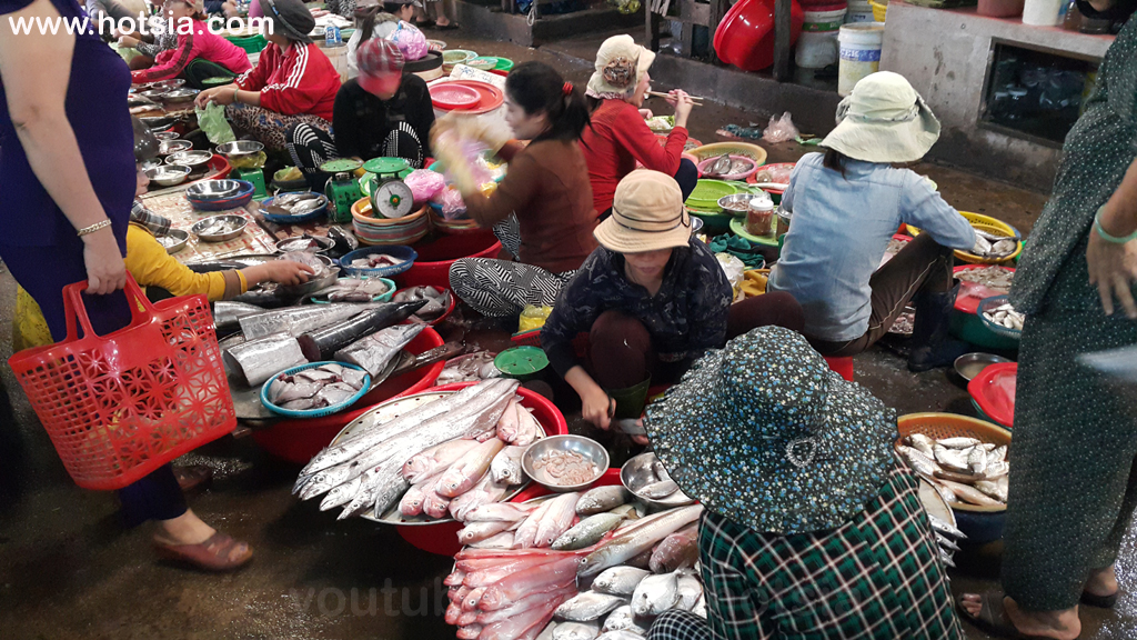 เมืองกวีเญิน(quy nhon) จังหวัดบิ่ญดิ่ญ(binh dinh) ตลาดเช้าเมืองกวีเญิน(quy nhon) จังหวัดบิ่ญดิ่ญ(binh dinh)