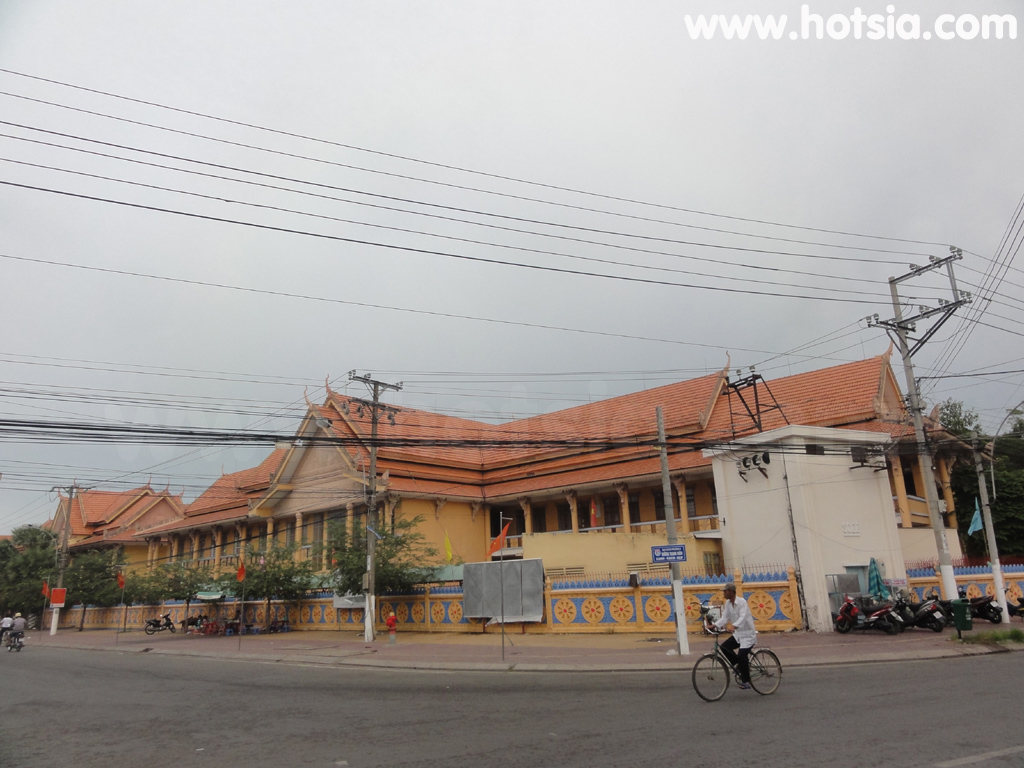 เที่ยวจังหวัดช็อกจรัง(Soc trang) วัดรูปปั้นดิน(Buu son Tu)