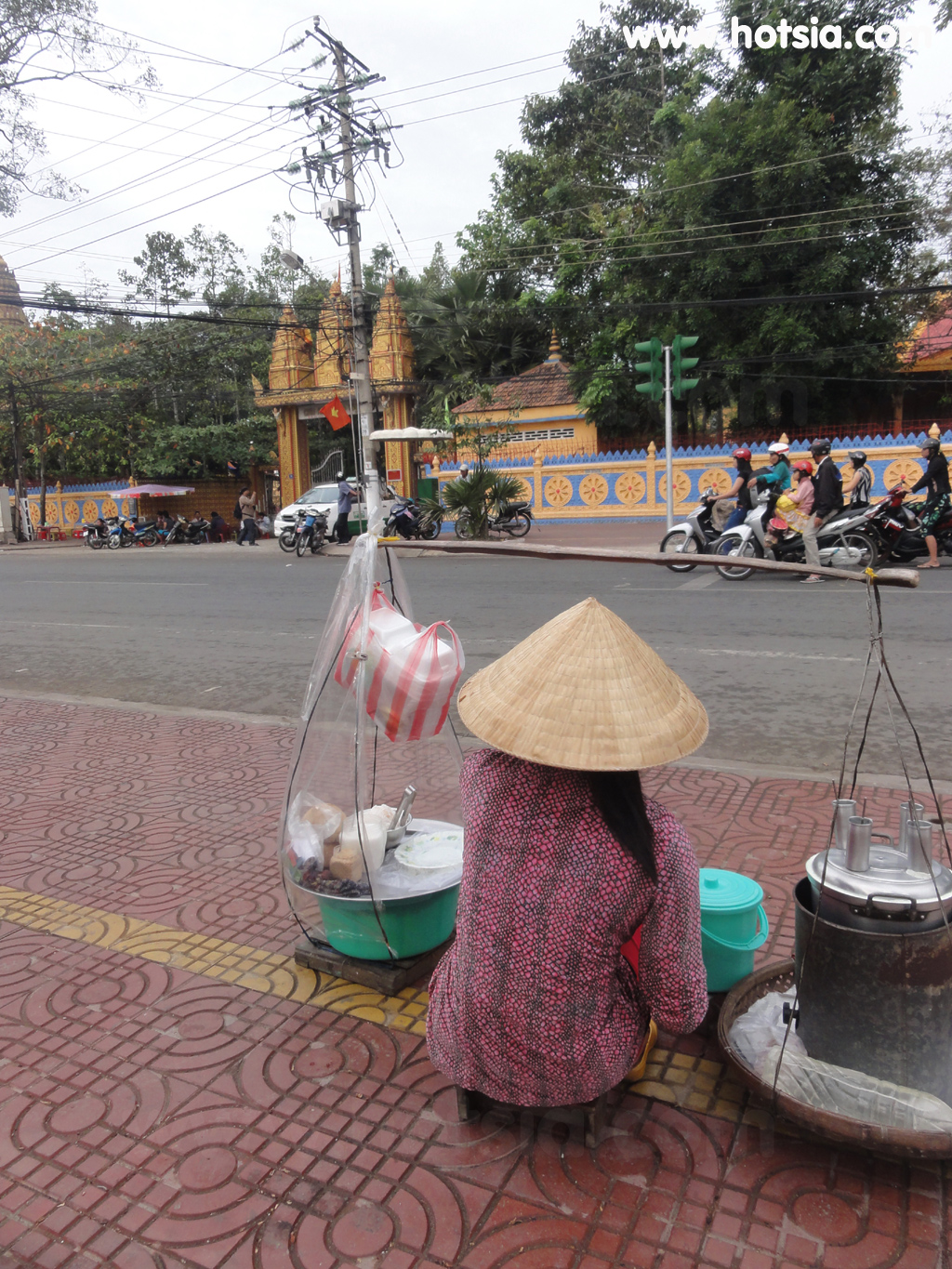 เที่ยวจังหวัดช็อกจรัง(Soc trang) วัดรูปปั้นดิน(Buu son Tu)