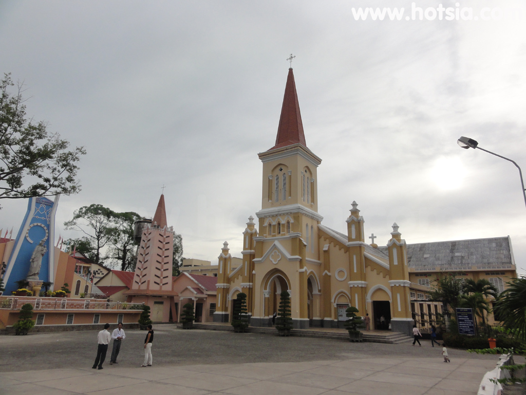 เที่ยวจังหวัดช็อกจรัง(Soc trang) วัดรูปปั้นดิน(Buu son Tu)
