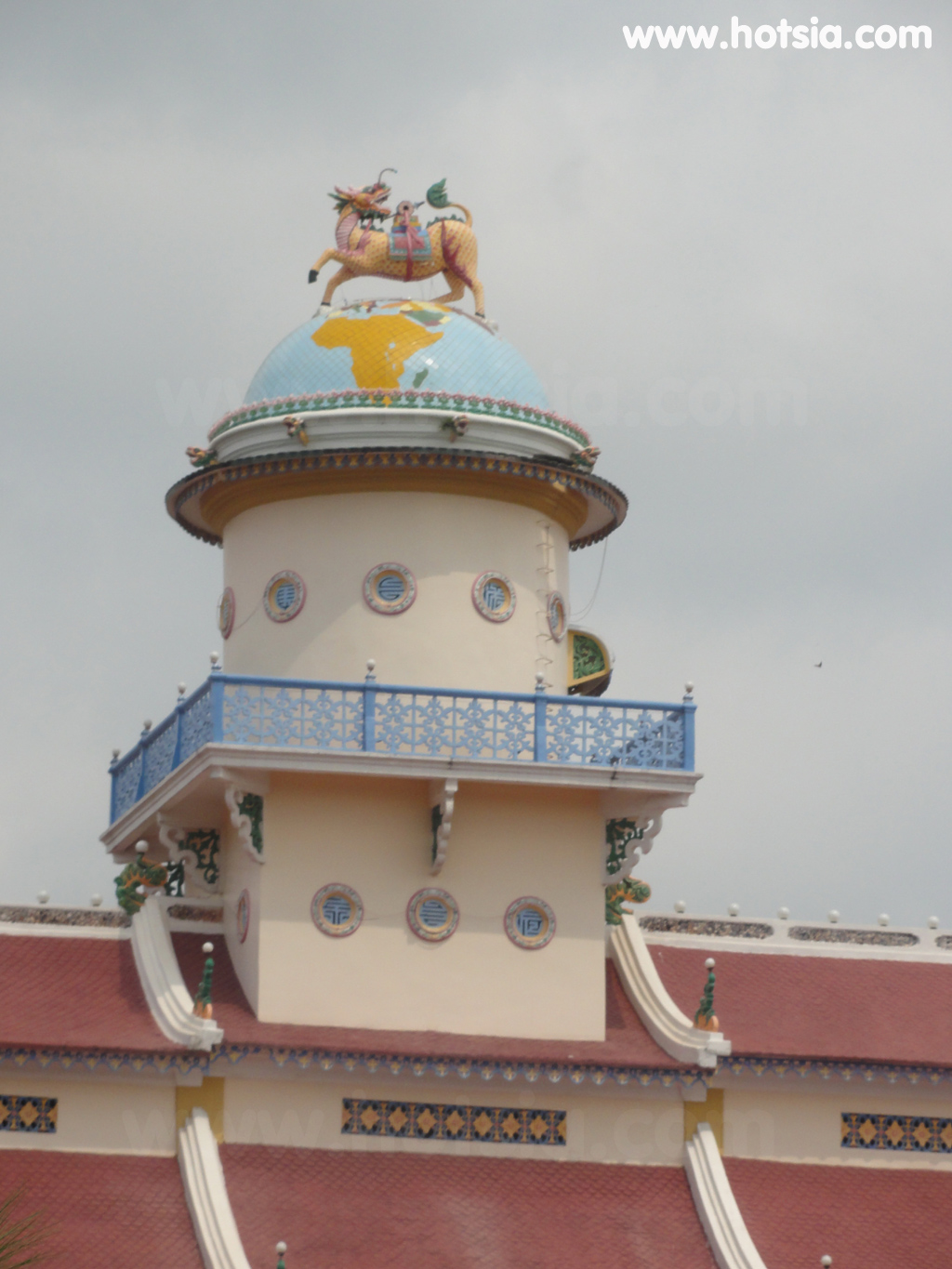 เตยนิญ Tay Ninh วัดของศาสนาเกาได๋ (Cao Dai)