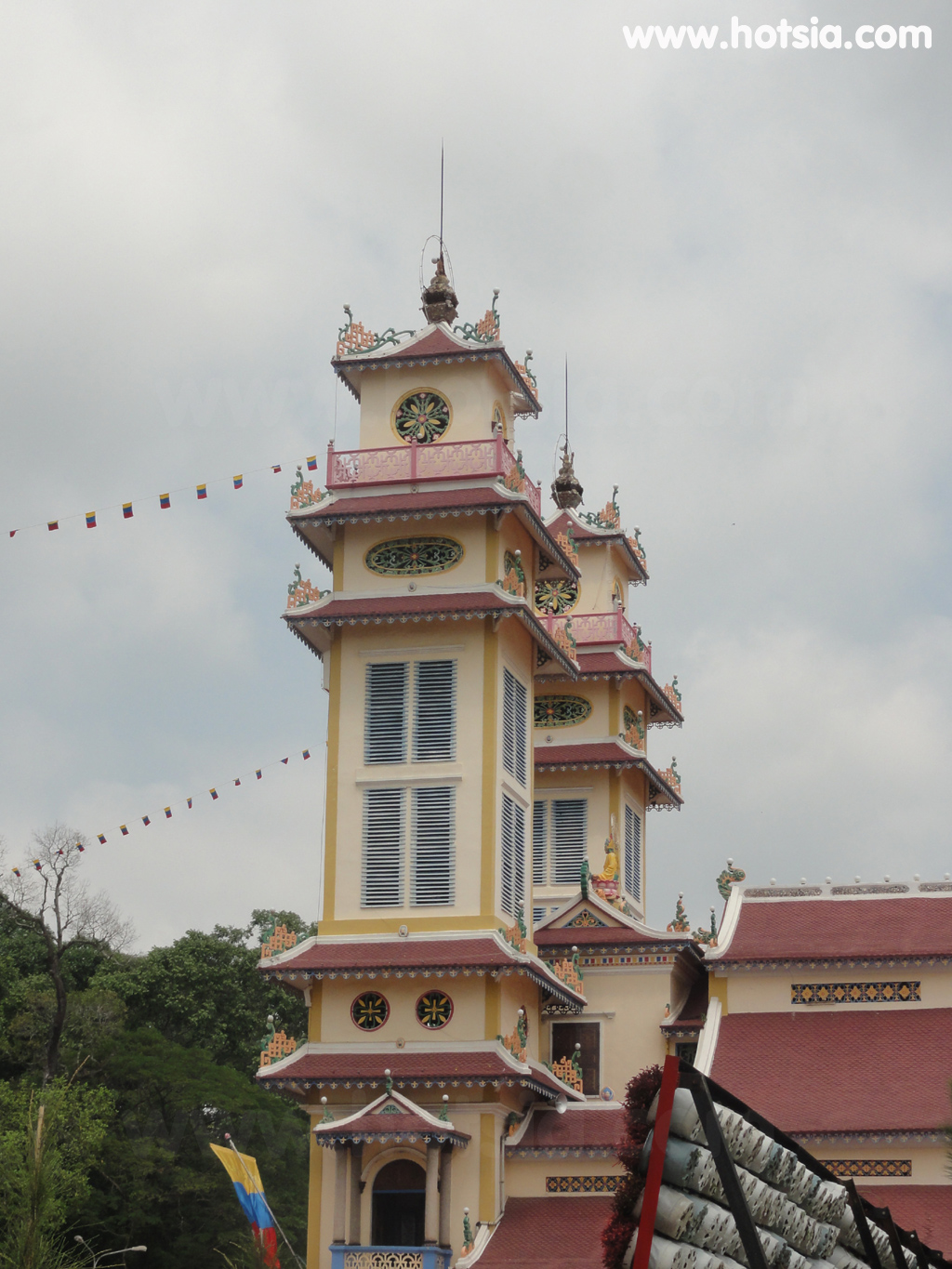 เตยนิญ Tay Ninh วัดของศาสนาเกาได๋ (Cao Dai)