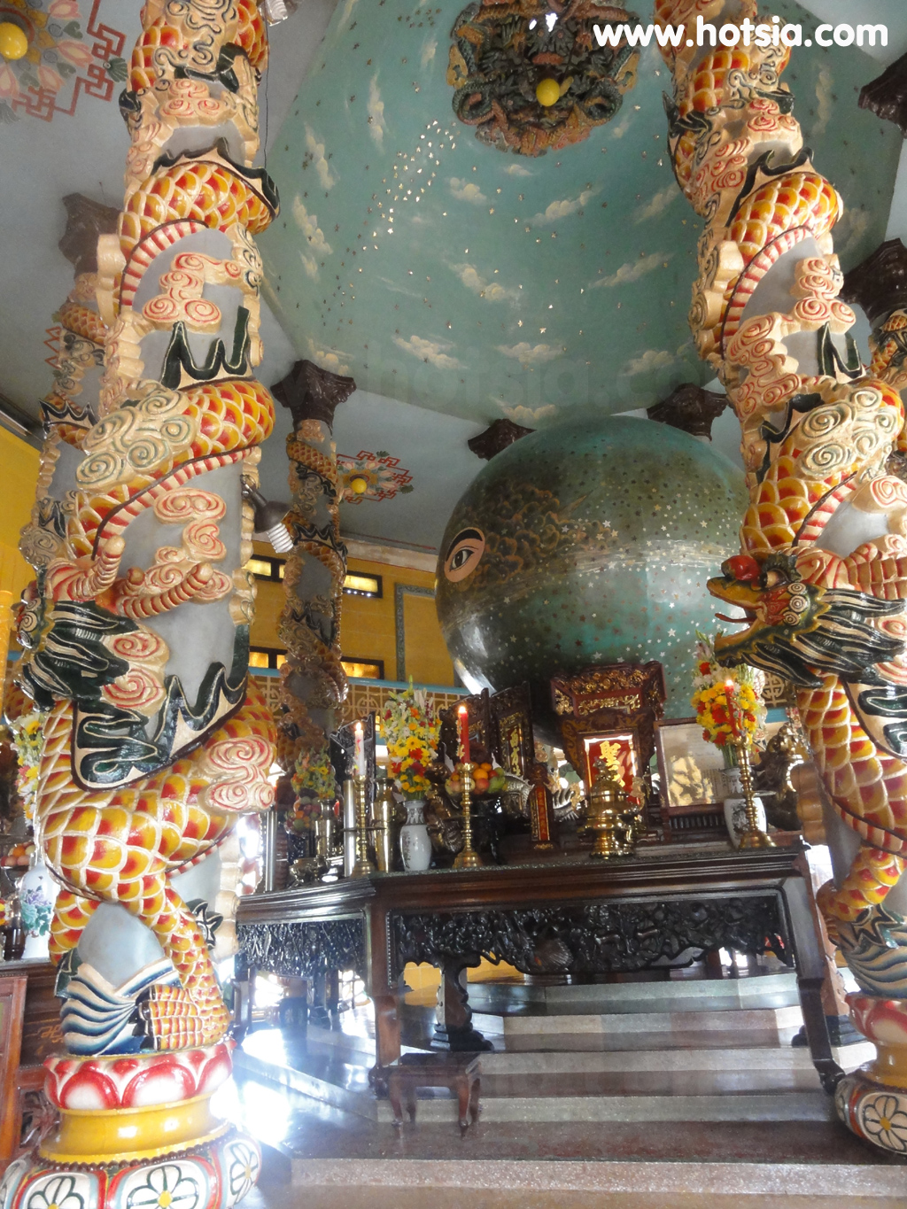 เตยนิญ Tay Ninh วัดของศาสนาเกาได๋ (Cao Dai)