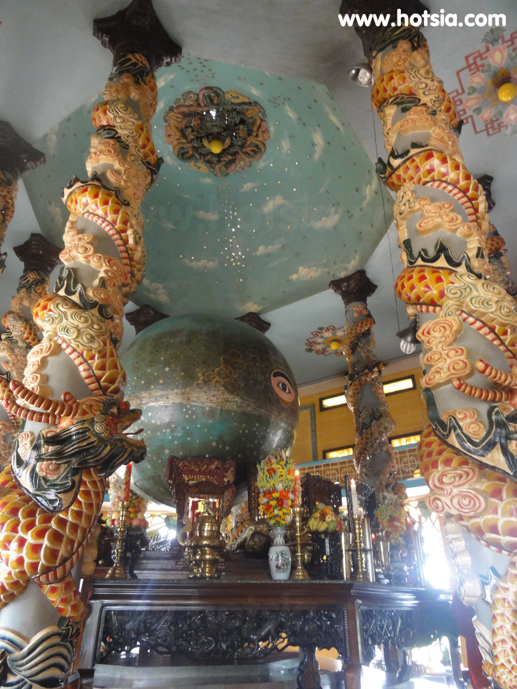 เตยนิญ Tay Ninh วัดของศาสนาเกาได๋ (Cao Dai)