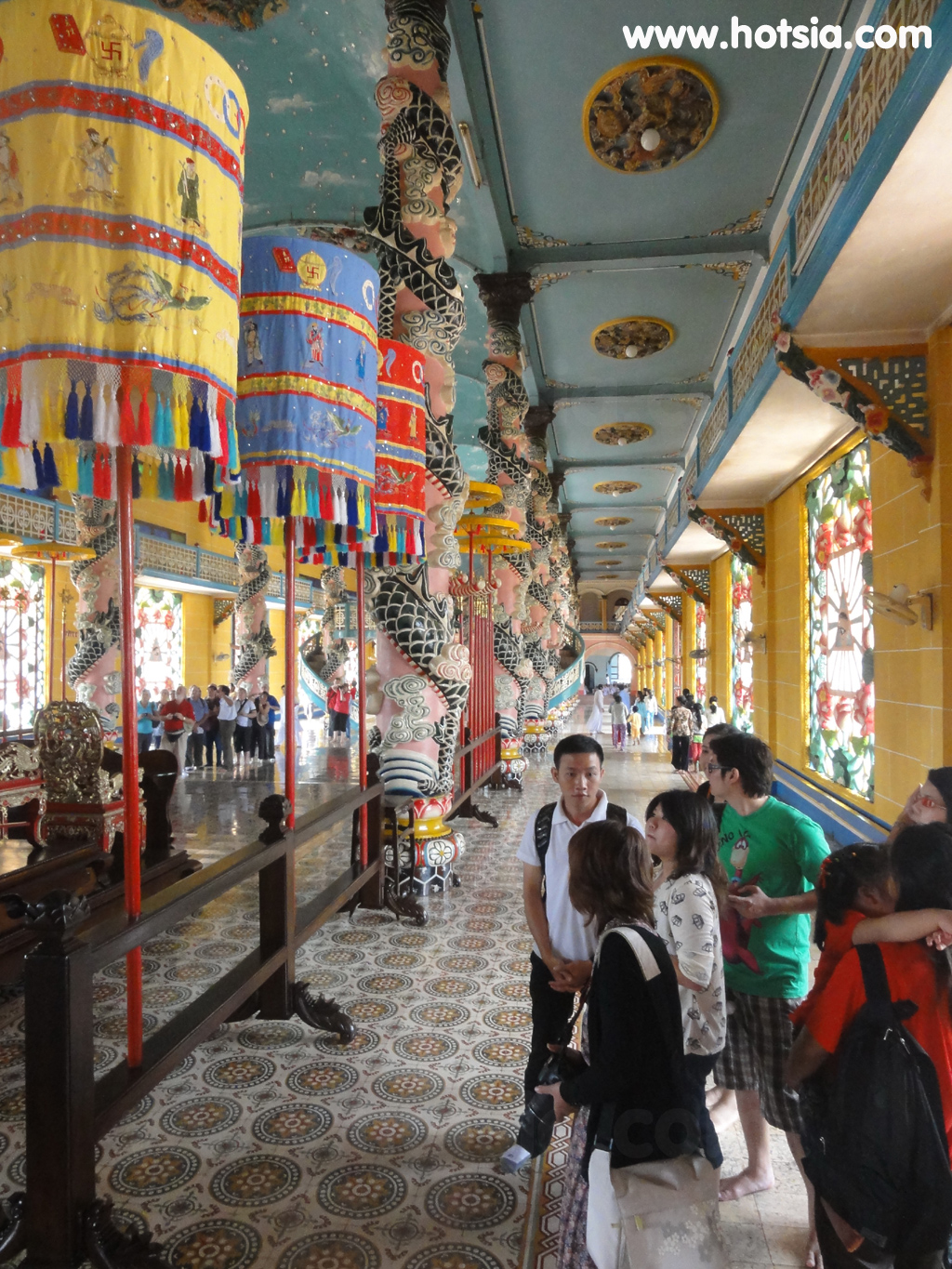 เตยนิญ Tay Ninh วัดของศาสนาเกาได๋ (Cao Dai)